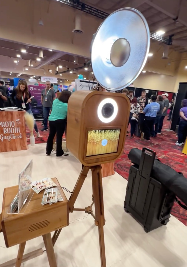 mahagony-wood-photo-booth-buffalo-ny-1 photo booth expo vegas 2024